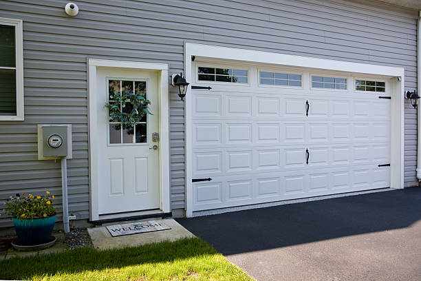 24/7 Emergency Garage Door Panel Replacement experts in Hyde Park, UT